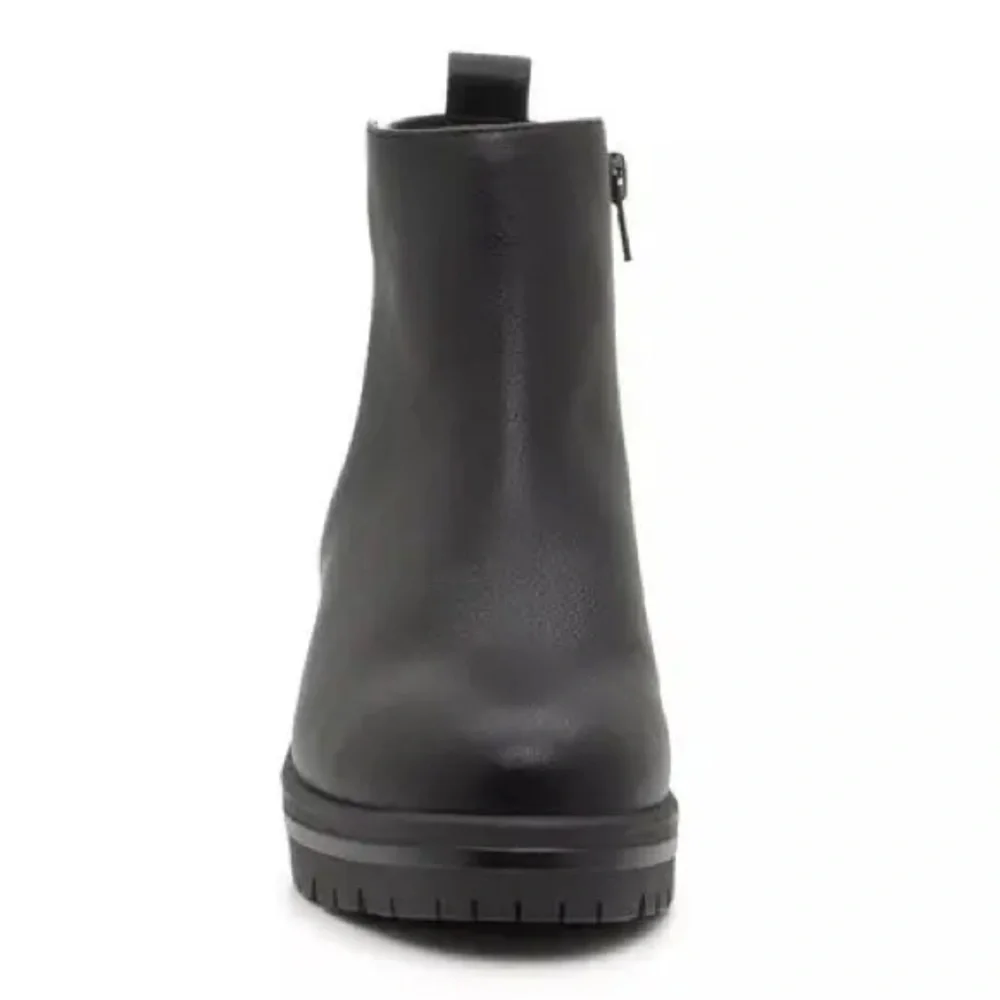 KELLY & KATIE • 
Tatum Bootie Black - Picture 2 of 6